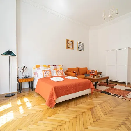 J - Chain Bridge - Danube View - Sleeps 6 *