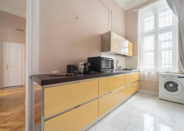 J Home - Chain Bridge Apartment - Danube View - Sleeps 5 * Budapešť