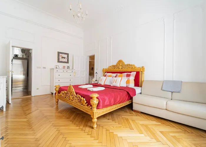 J Home - Chain Bridge Apartment - Danube View - Sleeps 5 Apartmán
