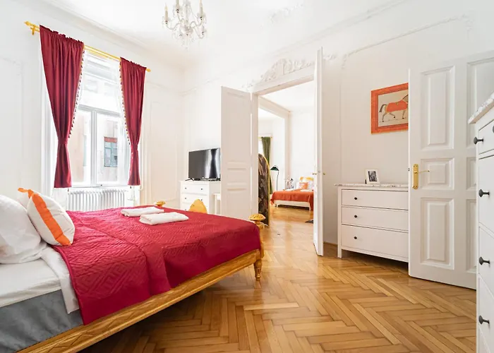 J Home - Chain Bridge Apartment - Danube View - Sleeps 5 *