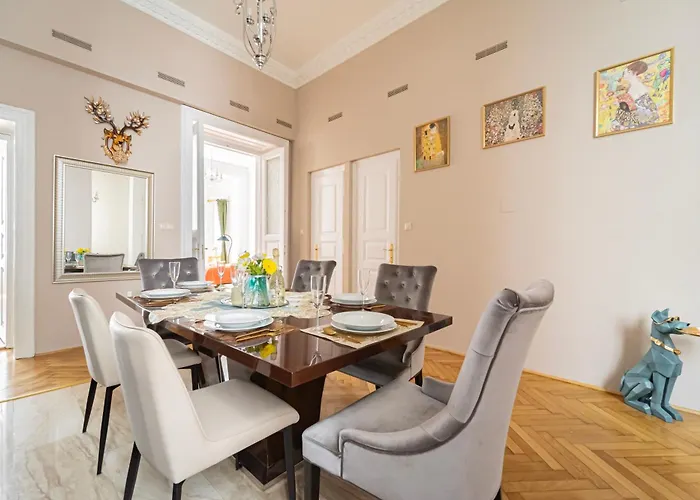 J Home - Chain Bridge Apartment - Danube View - Sleeps 5 *