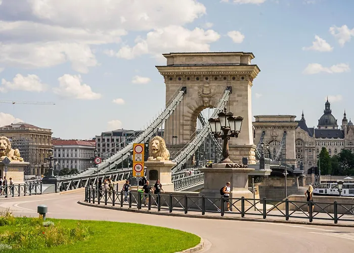 J Home - Chain Bridge Apartment - Danube View - Sleeps 5 *