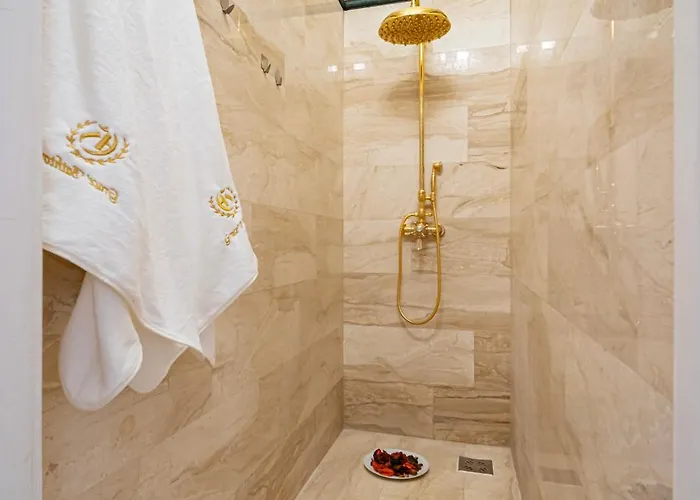 J Home - Chain Bridge Apartment - Danube View - Sleeps 5 *