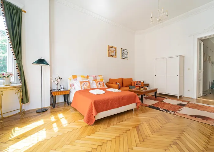 J Home - Chain Bridge Apartment - Danube View - Sleeps 5 *