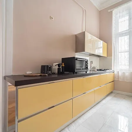 J - Chain Bridge - Danube View - Sleeps 6 * בודפשט