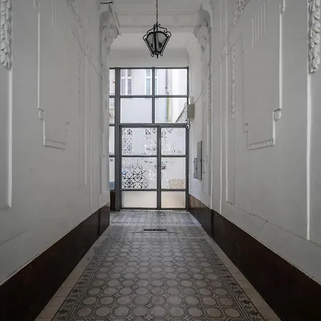 J - Chain Bridge - Danube View - Sleeps 6 Apartment Budapest